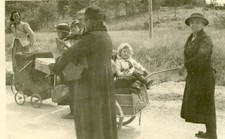 WW2.. Exode, débâcle pour les femmes en noirs départ de Chaumont, Haute-Marne