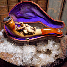 PIPE fume cigarette  en écume de mer  motif  de jeune femme au repos