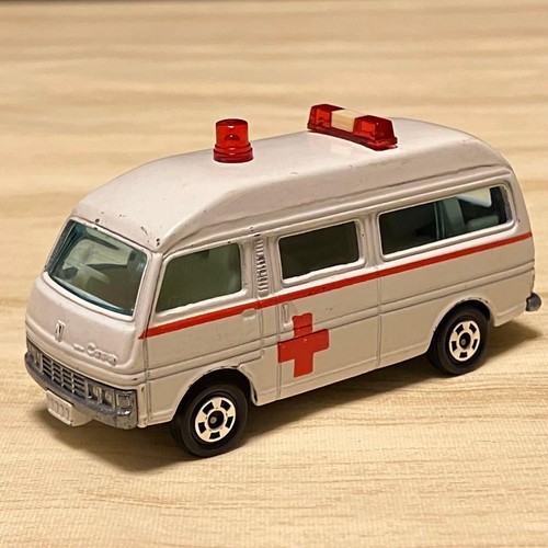 Tomica nissan caravan - tomica,