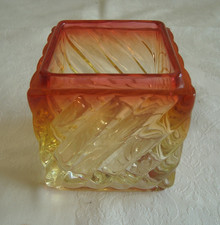 POT EN CRISTAL  MULTICOULEUR  SIGNE BACCARAT (1890)