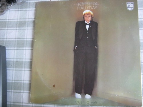 Johnny hallyday est - -, vie