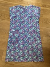 ancienne blouse de grand-mère sans manches cotonnade fleurs bleu et violet T44