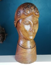 Buste ancien en bois de une Bretonne