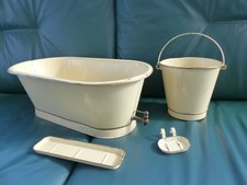 ANCIENNE BAIGNOIRE et ses