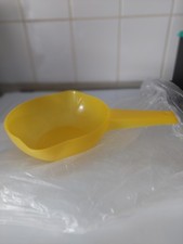 Vends petite passoire jaune