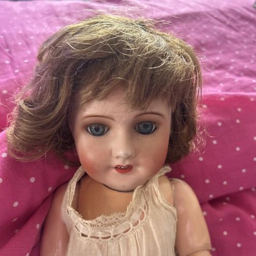 Jolie poupée ancienne unis - ancienne,