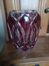 Vase en  cristal taillé doublé rouge, années 1950 à 1970 non signé  Hauteur=20cm