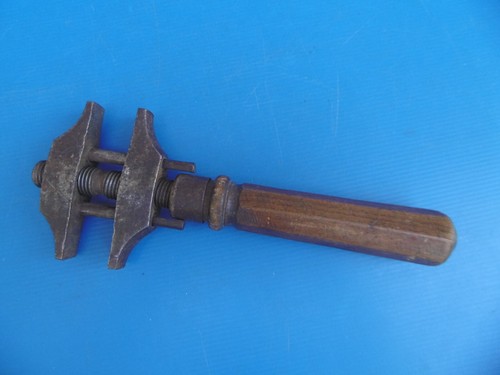 Ancienne cle griffe - cle, griffe-