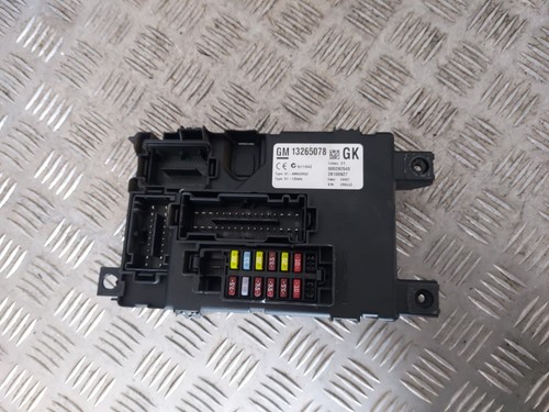 Boitier fusibles opel corsa - boitier,