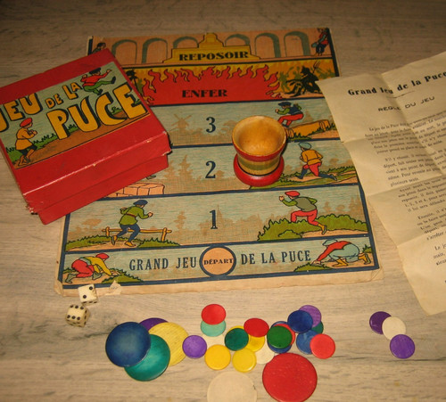 Grand jeu puce ancien - grand, la