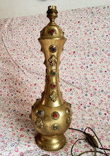 PIED de LAMPE ancien LAITON décor VERRE COULEUR serti FLEUR de LYS taureau FLEUR