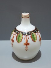 -JOLI ANCIEN VASE OPALINE PEINTE CHARLES X décor feuilles & Fleurs Fuchsia?    D