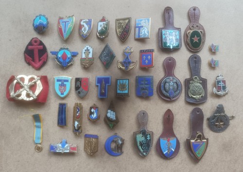 Lot insignes militaires