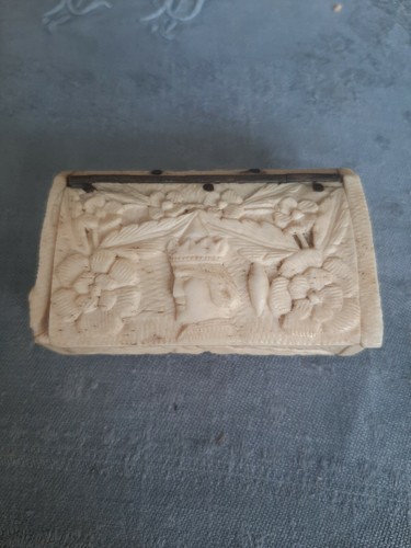 Boite tabac sculpté - boite,