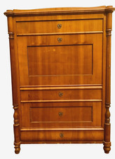 bahut formant armoire à doucine en merisier massif .XIX siècle.