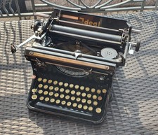 Machine a écrire Naumann