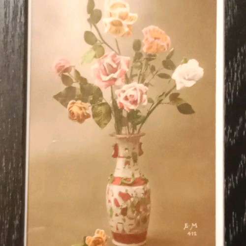 Bouquet roses dans vase - un,