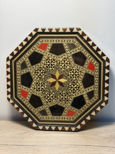 Dessous plat marqueté - de,