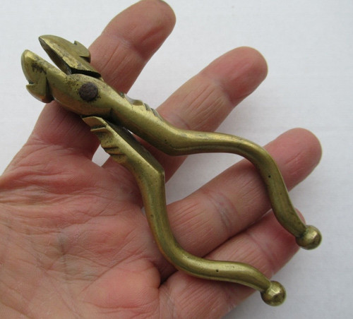 Ancien casse noisette - noisette,