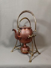 Beau Samovar Verseuse ou Théière Epoque Art Nouveau, Dinanderie de Cuivre, Signé