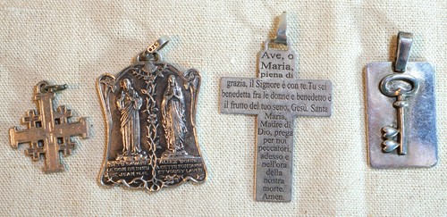 Lot médailles religieuses - médailles,