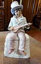 POT A TABAC en céramique barbotine  B.B  VARIANTE   "  LE NEGRILLON AU BANJO   "