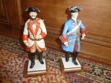 Soldats Louis XV en porcelaine de Saxe, 24 cm de haut d'Adrien Van Gerdinge