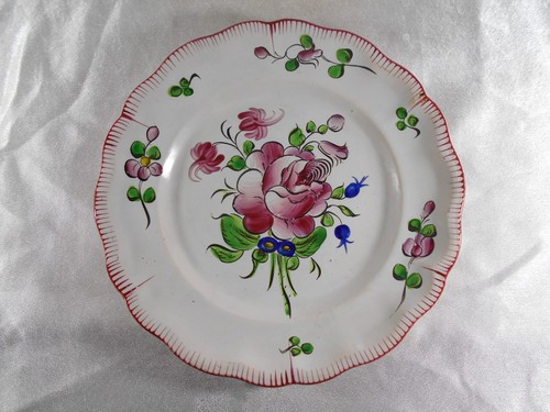 Assiette en faience - ),
