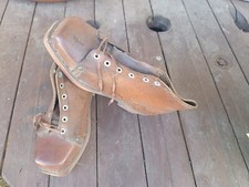 brodequins chaussures anciennes dessus cuir semelles bois  début 20 éme