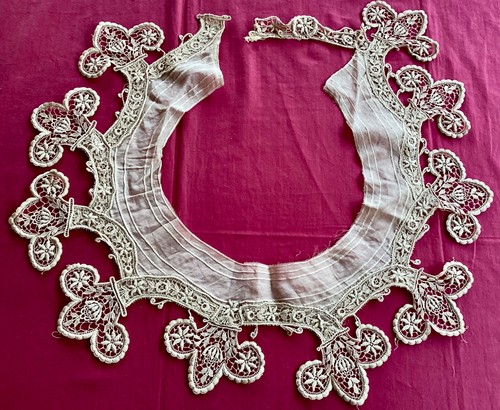 Grand col ancien voile - ancien, en