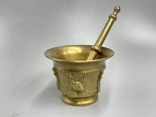 Pilon et mortier en bronze ancien décor vénerie chasse gbier et fusil