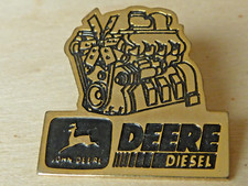 pin's pins badge automobile.  tracteur.  JOHN DEERE  DIESEL MOTEUR