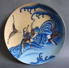 Assiette en porcelaine de Macau à décor émaillé de mouettes