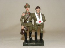 FIGURINE COMPOSITION DURSO SOLDAT RUSSE BLESSE ET MEDECIN KAKI ELASTOLIN CHIALU