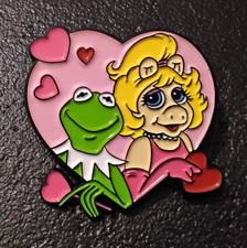 Pin’s BD Dessin Animé Disney Muppet Show Miss Piggy et Kermit Coeur (843)