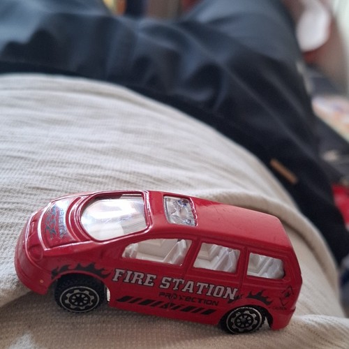 Voiture miniature métal rouge