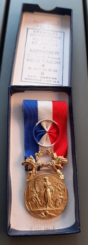 Médaille actes courage et - de,
