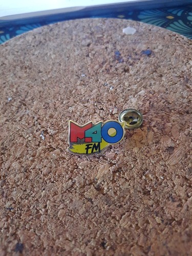 Pin m40 fm radio - pin's,
