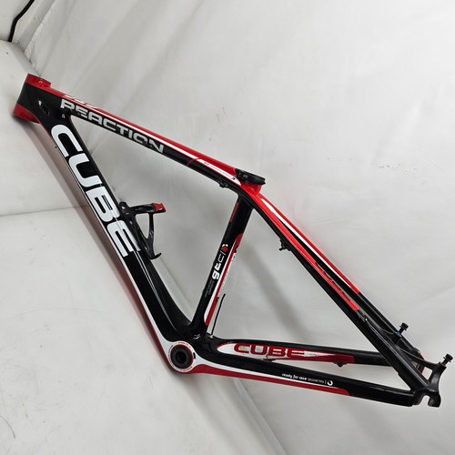 Cadre cube reaction carbone - cube,