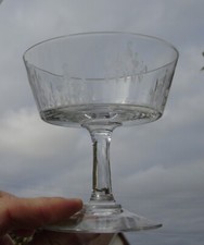 Coupe à champagne en cristal gravé. Début Xxe s. Haut. 10 cm - Diam buvant. 9,3