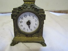 ancienne pendulette de voyage en régule