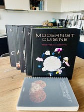 Modernist cuisine langue Française. 5 volumes + 1 carnet spiral