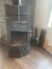 poêle à bois en fonte Invicta .