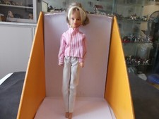 JOUET ANCIEN POUPEE MANNEQUIN TRESSY BELLA BLANC ET CHEMISIER A RAYURES ROSES