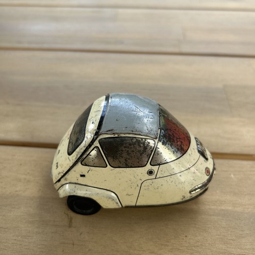 Voiture ancienne tôle - ancienne, en