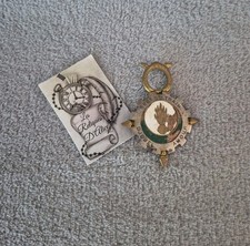 Insigne / pucelle 588 e