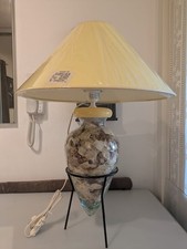 Lampe amphore décorative sur