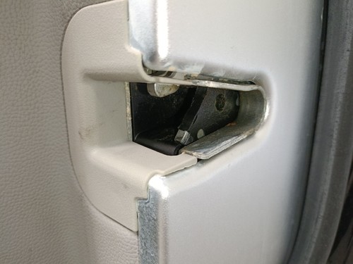 Serrure porte avant droite - serrure,