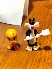 2 FIGURINES MONTABLE KINDER