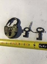 cadenas ancien Avec Deux Clés